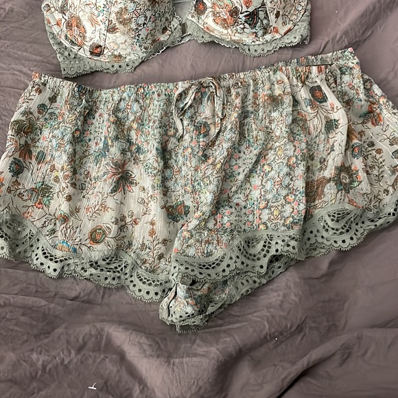 Victoria Secrect Bra/Short Set - Picture 2 of 5